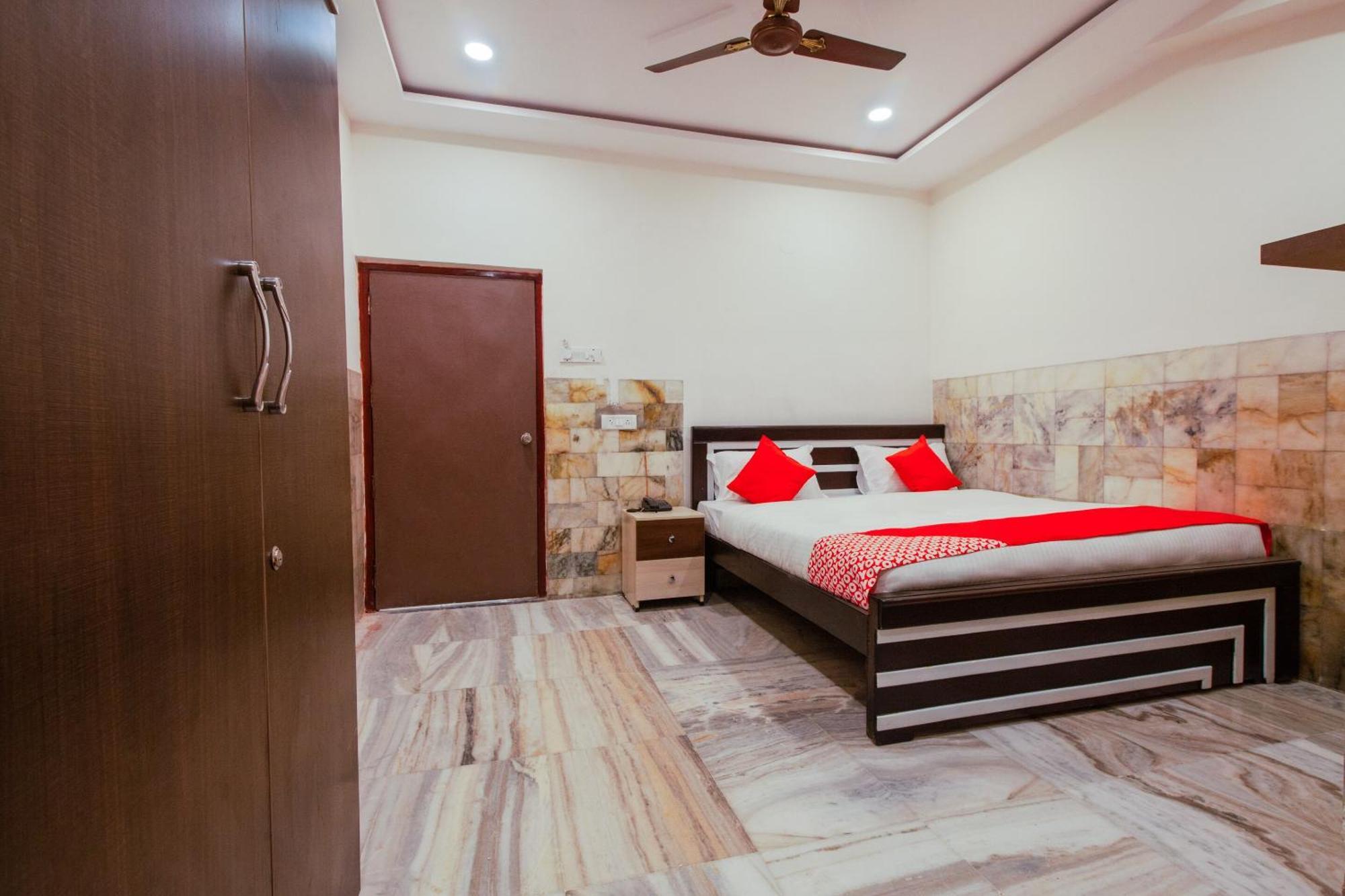 Super Hotel O Holiday Rani Gunj Opp Punjab National Bank Secunderabad Exterior photo