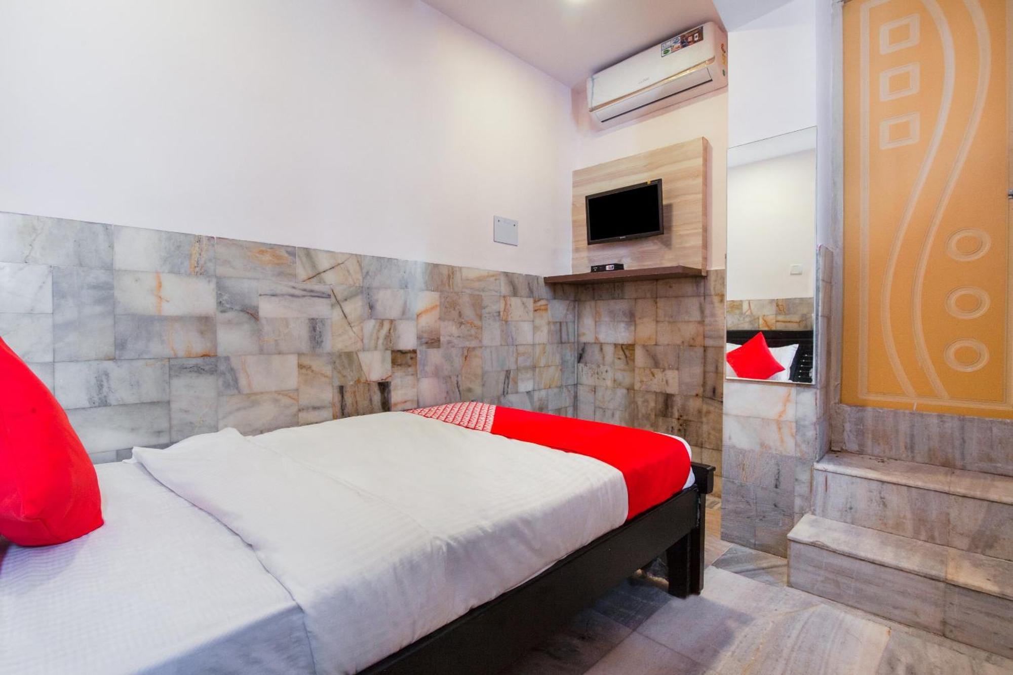 Super Hotel O Holiday Rani Gunj Opp Punjab National Bank Secunderabad Exterior photo