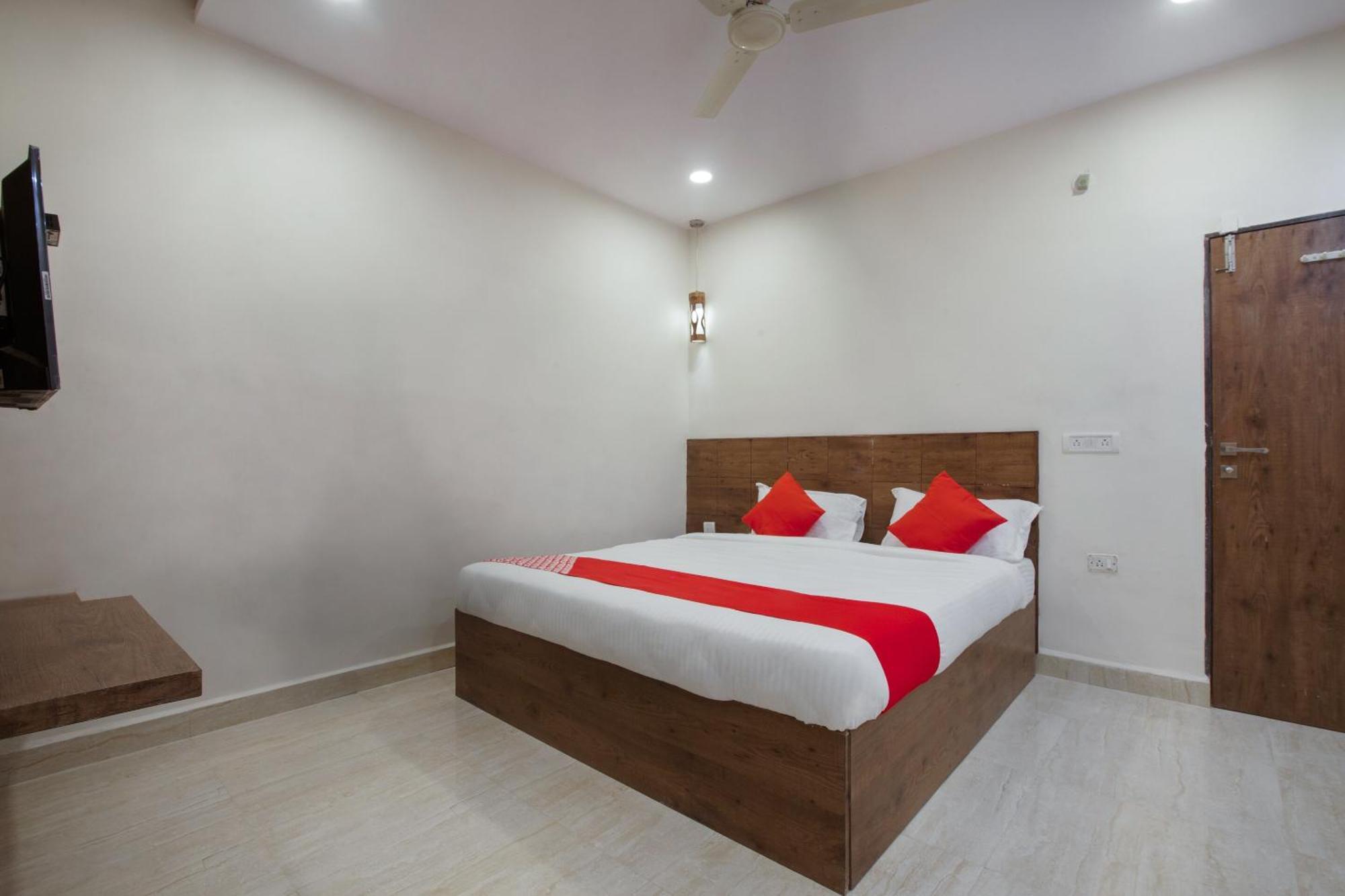 Super Hotel O Holiday Rani Gunj Opp Punjab National Bank Secunderabad Exterior photo